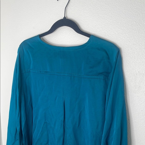 Karen Kane Satin Collared Long Sleeve Blouse - Picture 7 of 11